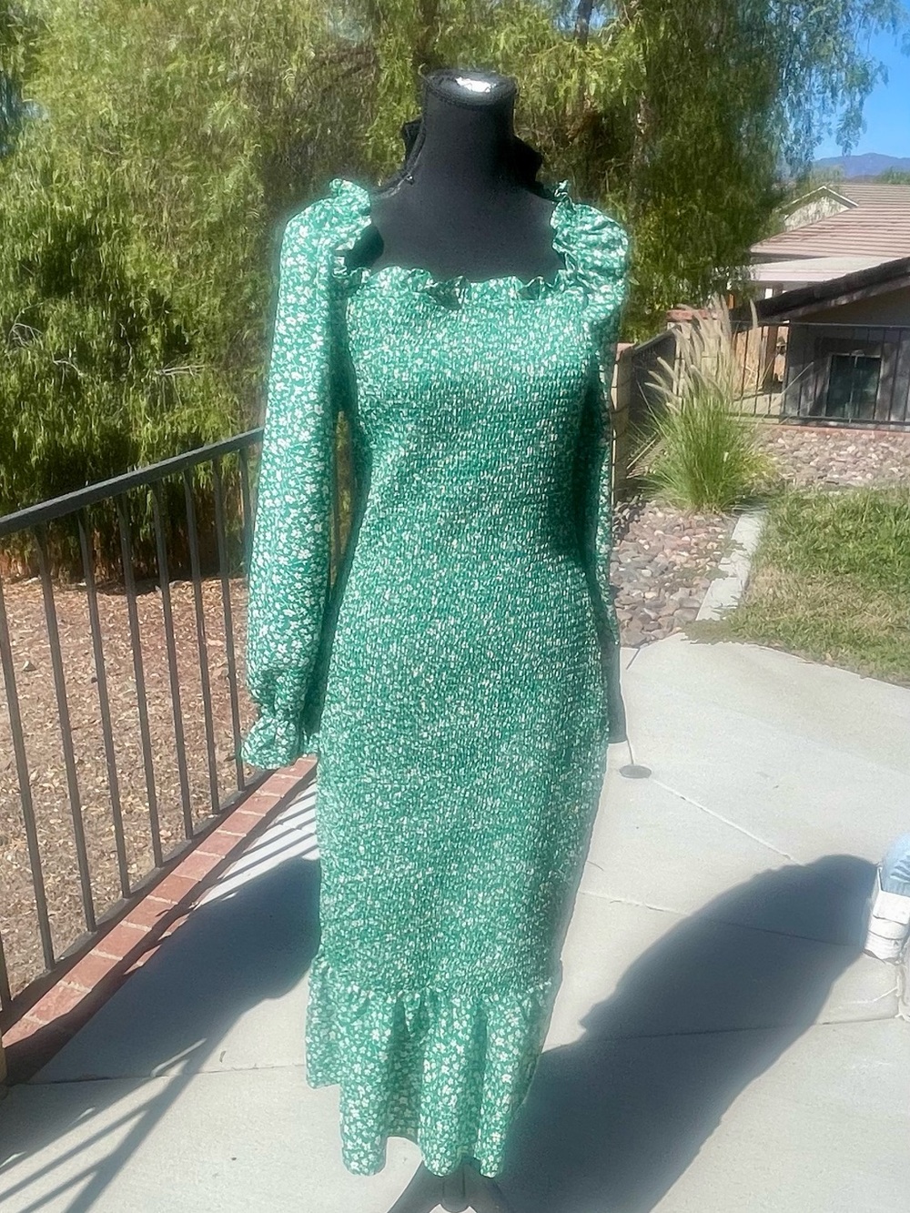 NWT Pretty Garden brand Green Floral Smocked Midi Dress with Ruffle neckline
